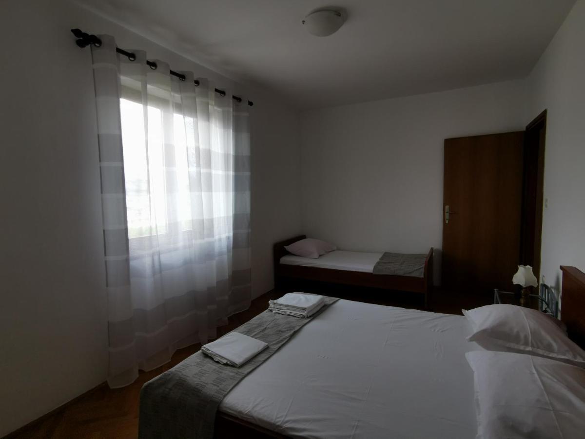 Apartments Lucia Паг Экстерьер фото