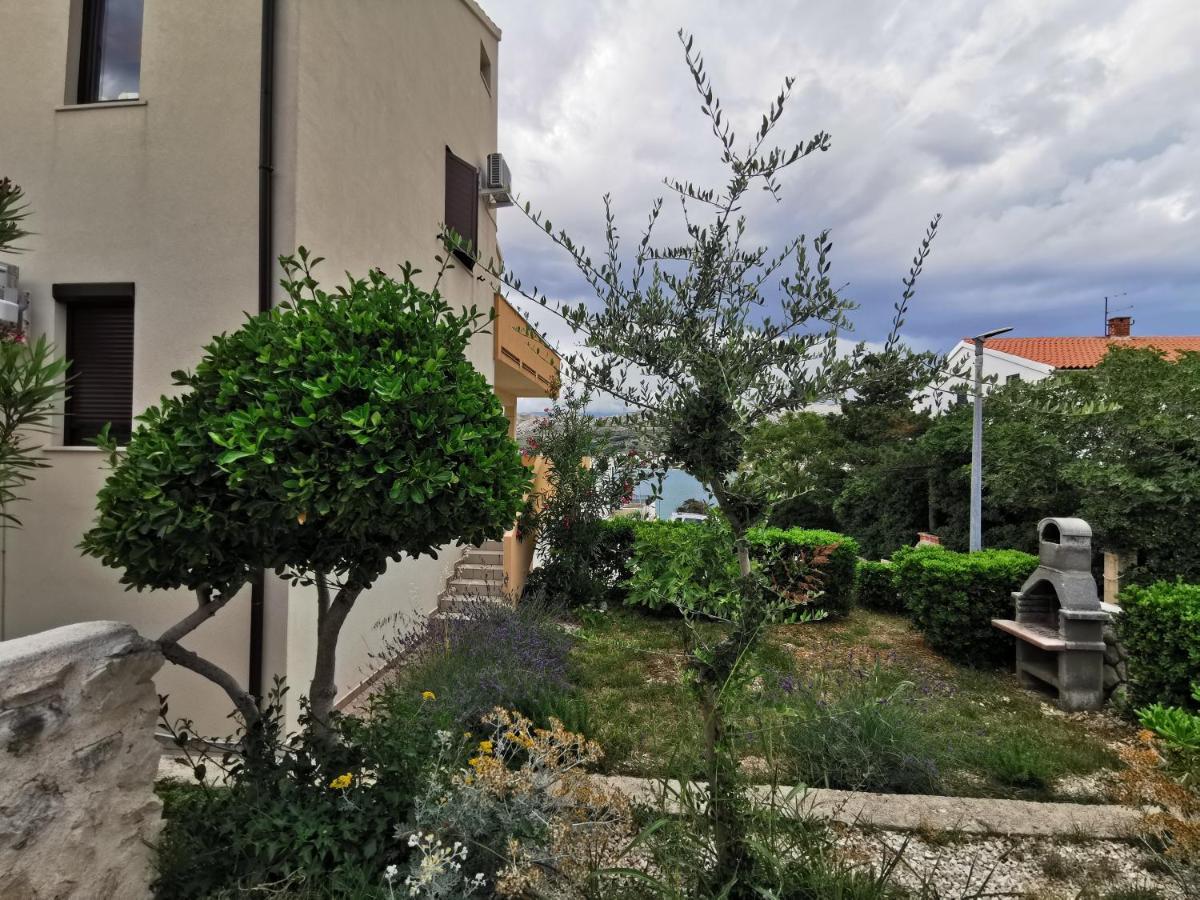Apartments Lucia Паг Экстерьер фото