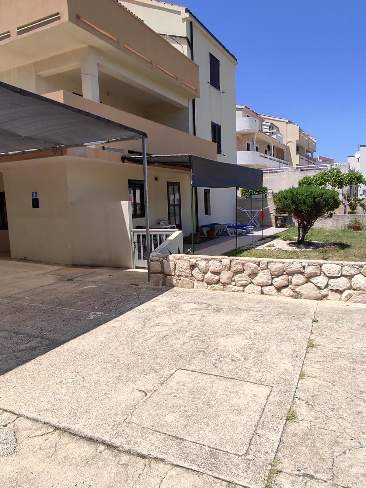 Apartments Lucia Паг Экстерьер фото