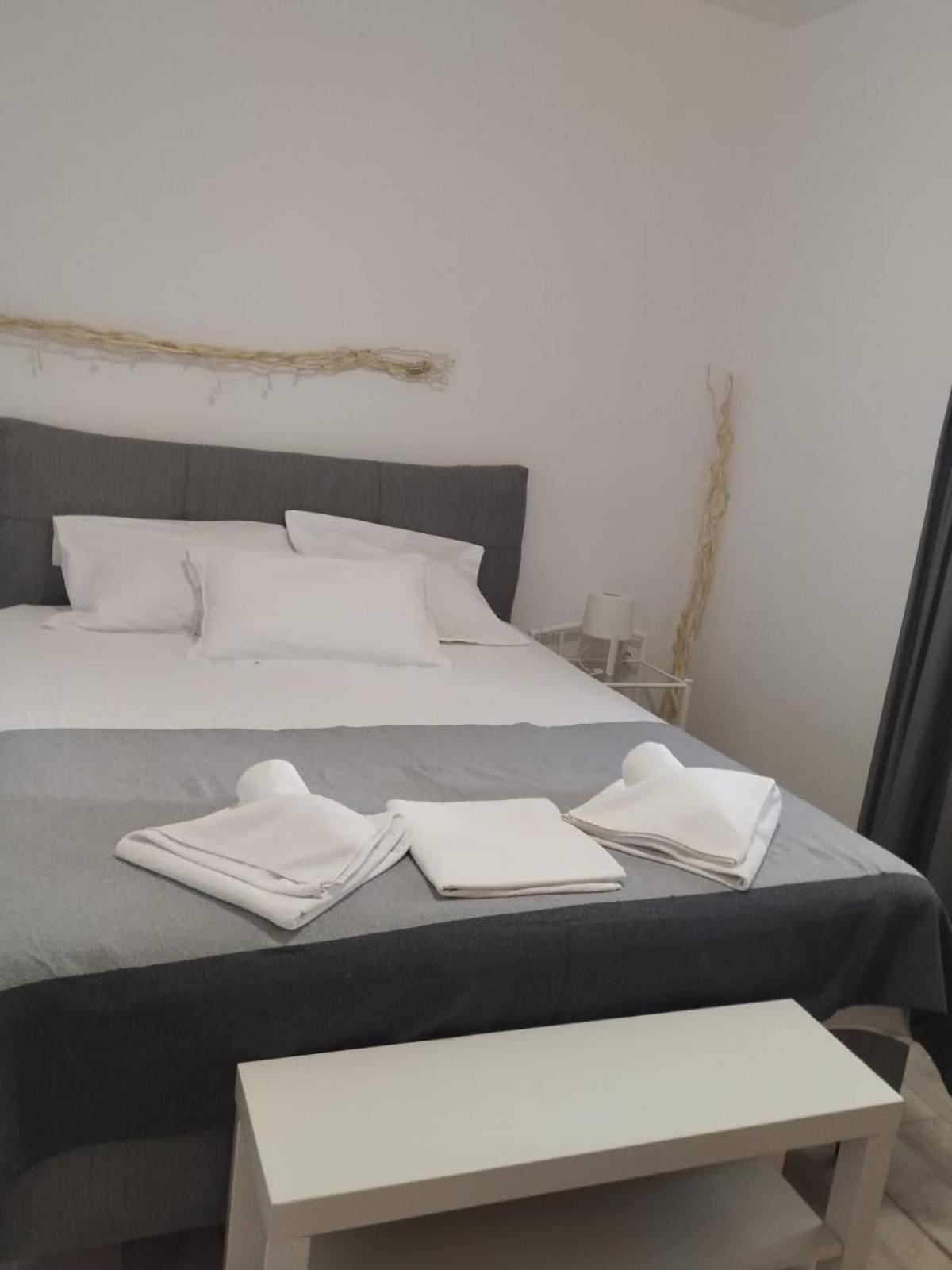 Apartments Lucia Паг Экстерьер фото